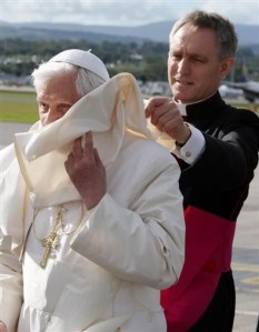 Monseigneur Georg Gänswein, le George Clooney du Vatican