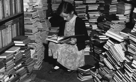 rat-de-bibliothèque-petite-fille