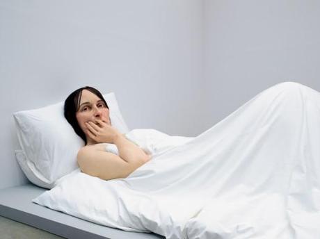 Ron-Mueck-in-bed