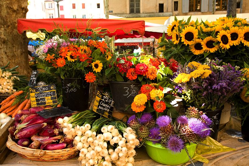 Marché-place-Richelme-a-Aix-en-Provence