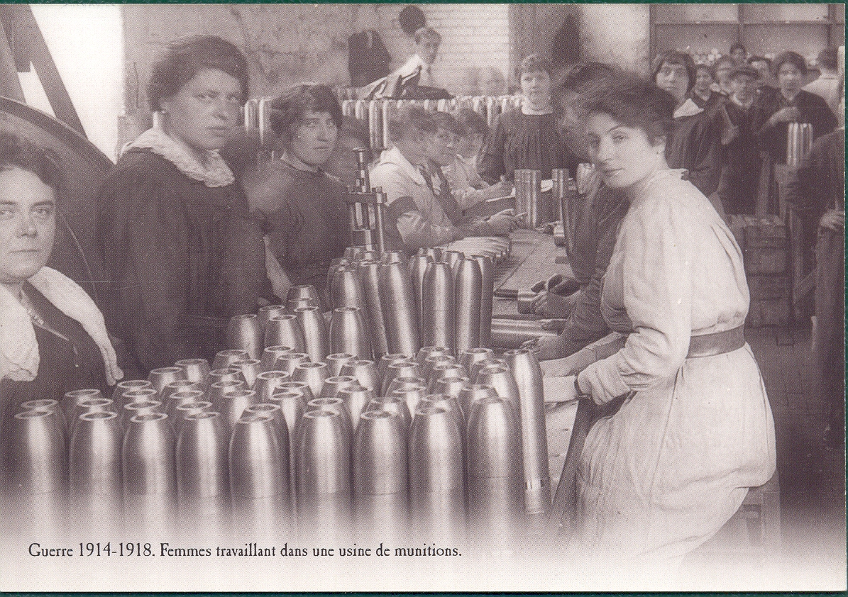 femmes-travaillant-dans-une-usine-de-munitions-guerre-1914-1918