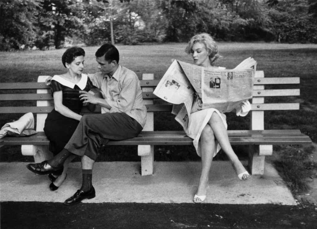 Marylin-Monroe-sur-un-banc