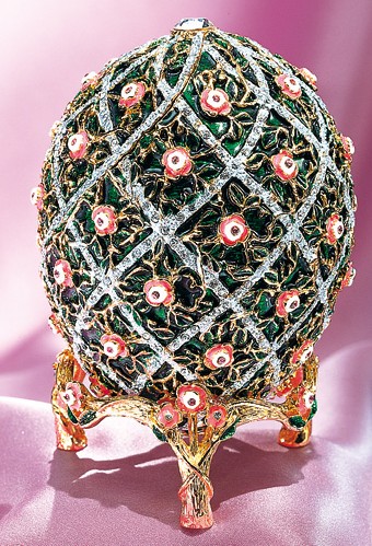 Fabergé-oeuf-aux-treillis-de-rose-Romanov