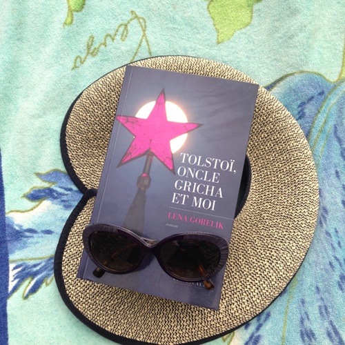 Tolstoi-oncle-Gricha-et-moi-Léna-Gorelik-couverture-livre-chapeau-de soleil-lunettes