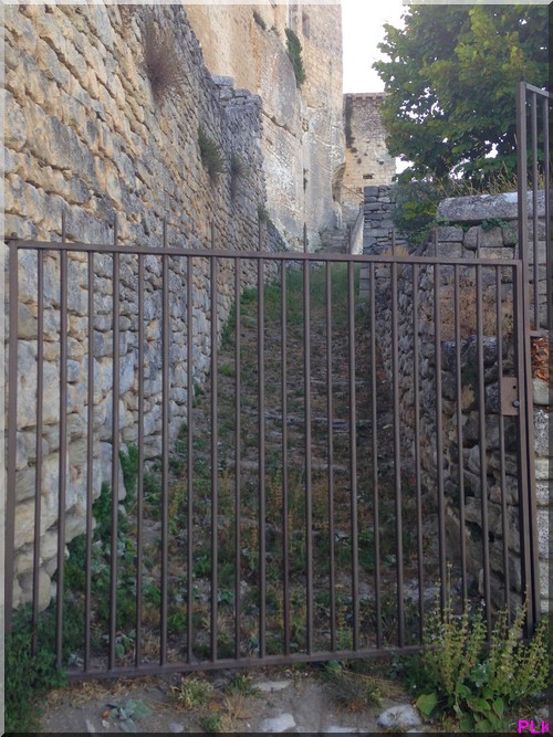 chateau-Lacoste-marquis-de-Sade-escalier