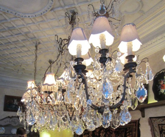 mari-vanna-lustres-et-plafond