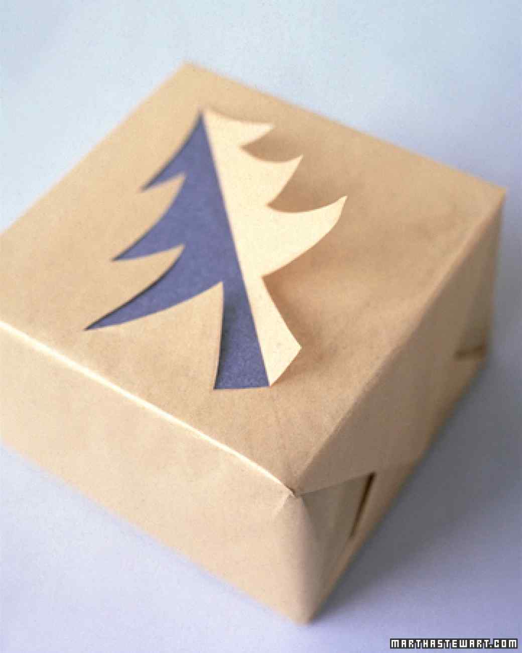 paquet-cadeau-silhouette-sapin-incrustée