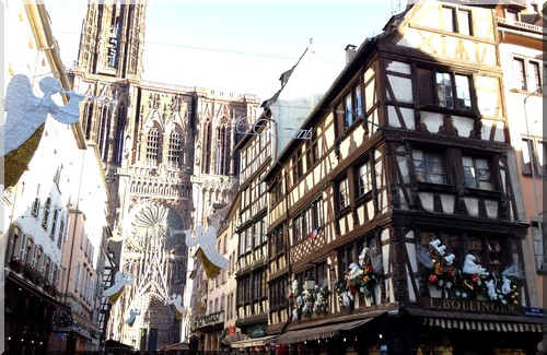 vitrine-Noël-Strasbourg-rue-cathédrale