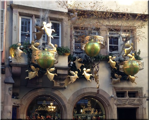 vitrine-Noël-Strasbourg-rue-piétonne-cathédrale-christian-Rue-Mercière-Strasbourg