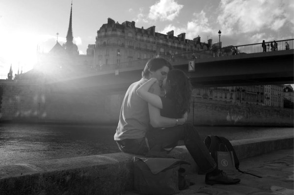 baiser-bord-de-seine-turnleykiss