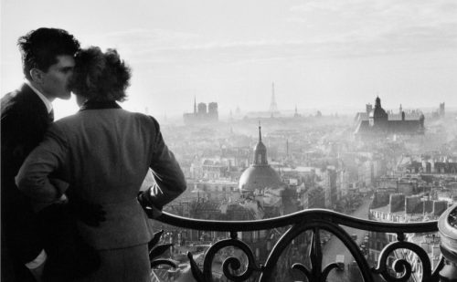 Les-amoureux-de-la-Bastille-willy-Ronis