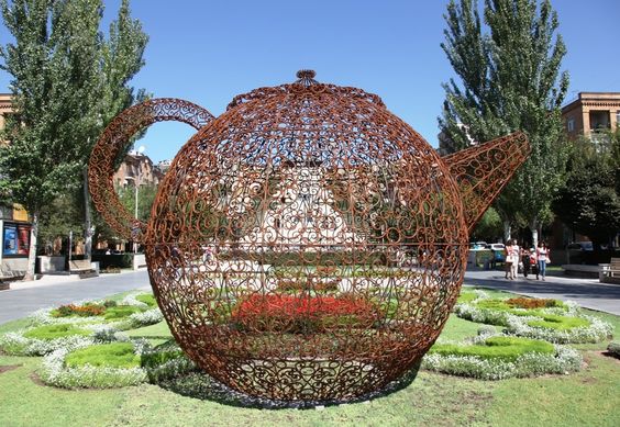 joana-vasconcelos-portugal-pavillon-de-the-ap-2012