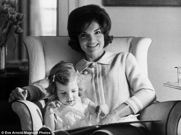 jacqueline-kennedy-avec-sa-fille-eve-arnold