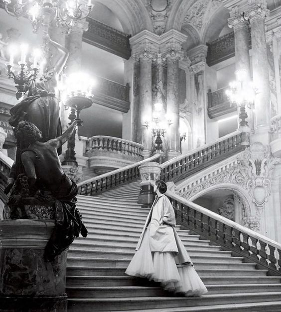 clifford-coffin-dior-escalier