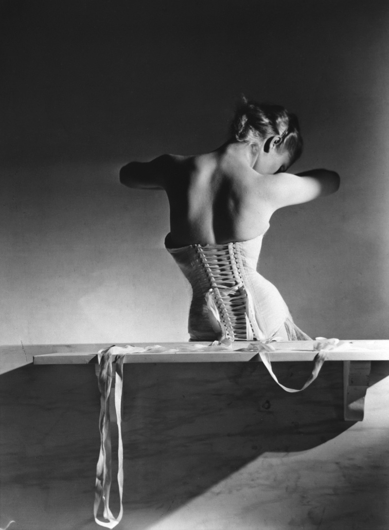 horst-P-corset-mainbocher