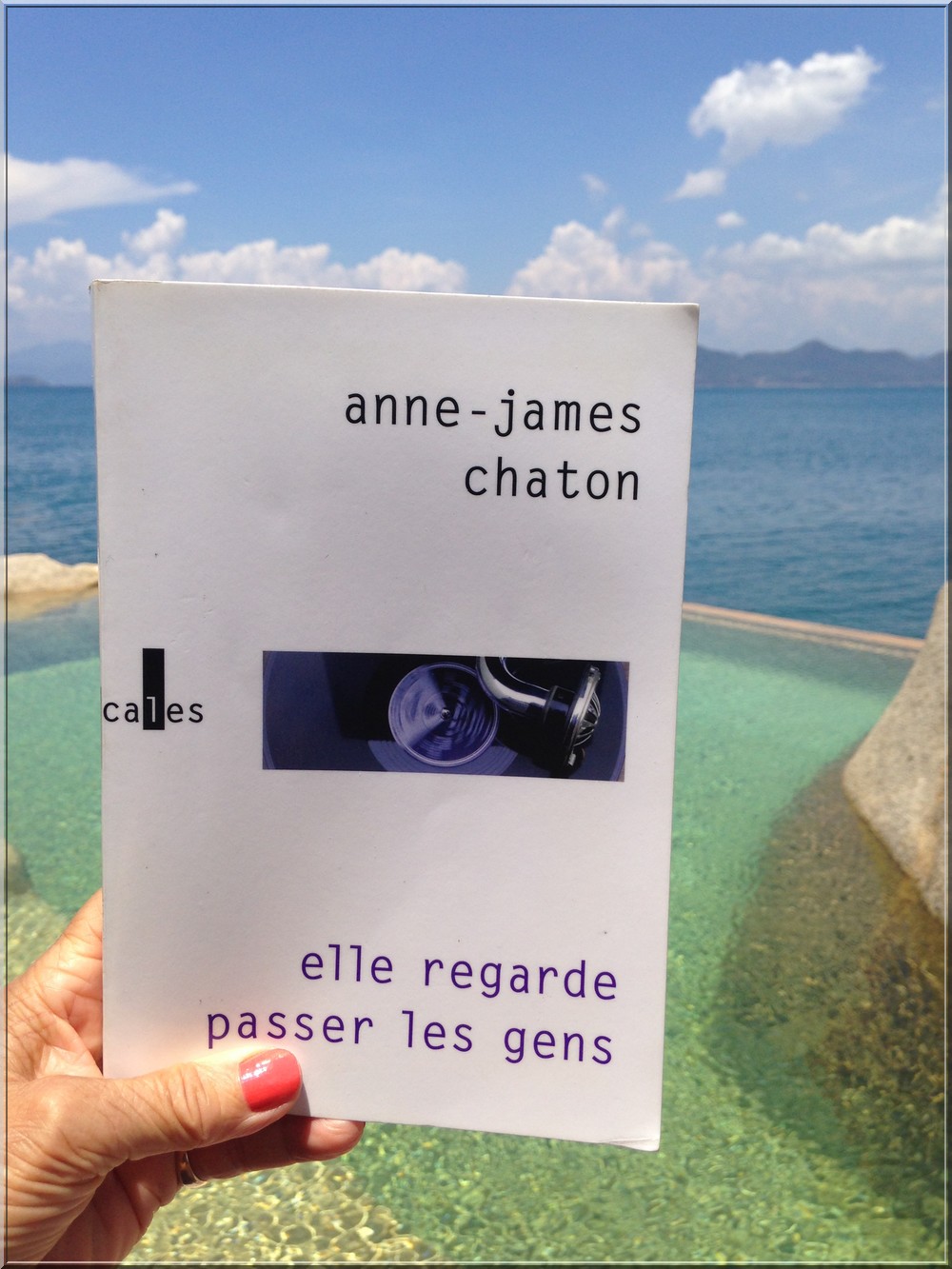 anne-james-elle-regarde-passer-les-gens-