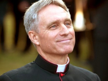 Monseigneur-Georg-Gänswein, le Monseigneur-ganswein-George- Clooney -du- Vatican