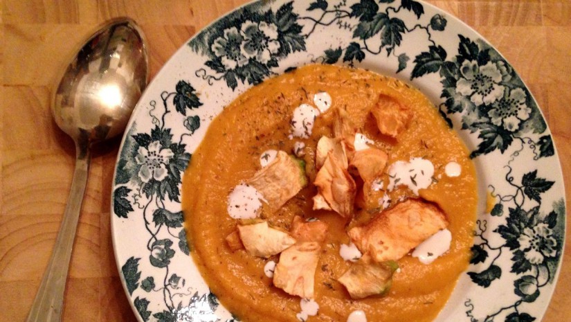 Velouté aux chataignes et chips de légumes