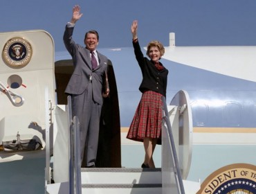 nancy-reagan-et-le -presidentnr-airforce1_t700