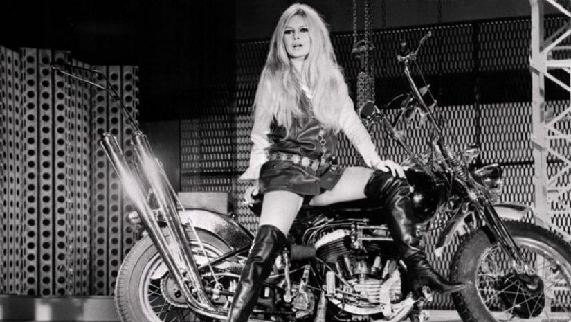 brigitte-bardot-cuissarde-harley-davidson