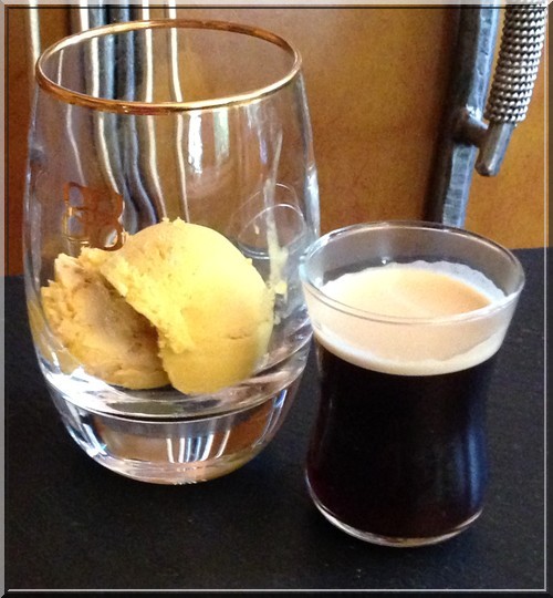 Due affogato al caffè per favor