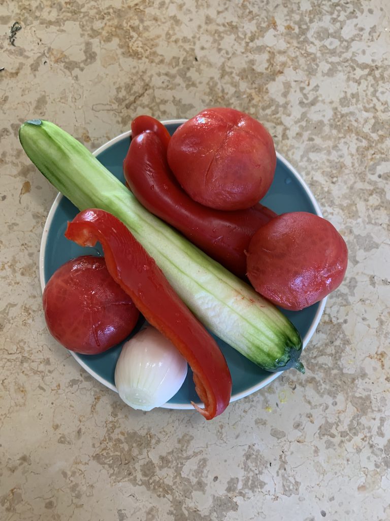 gaspacho-ingrédients-tomates-concombre-oignon-poivron